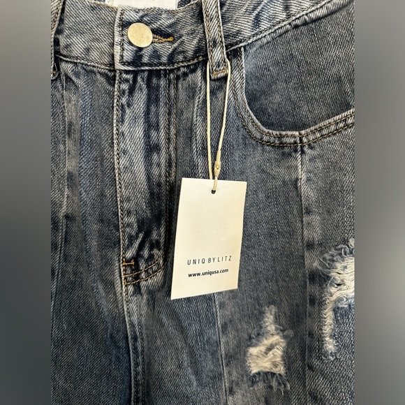 NWT-Light Blue Wash Barrel Leg High Waist Distressed Jeans - Picture 10 of 10